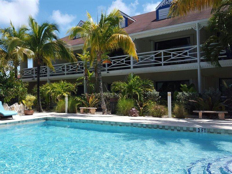 Caribbean Paradise Inn Grace Bay Exterior foto