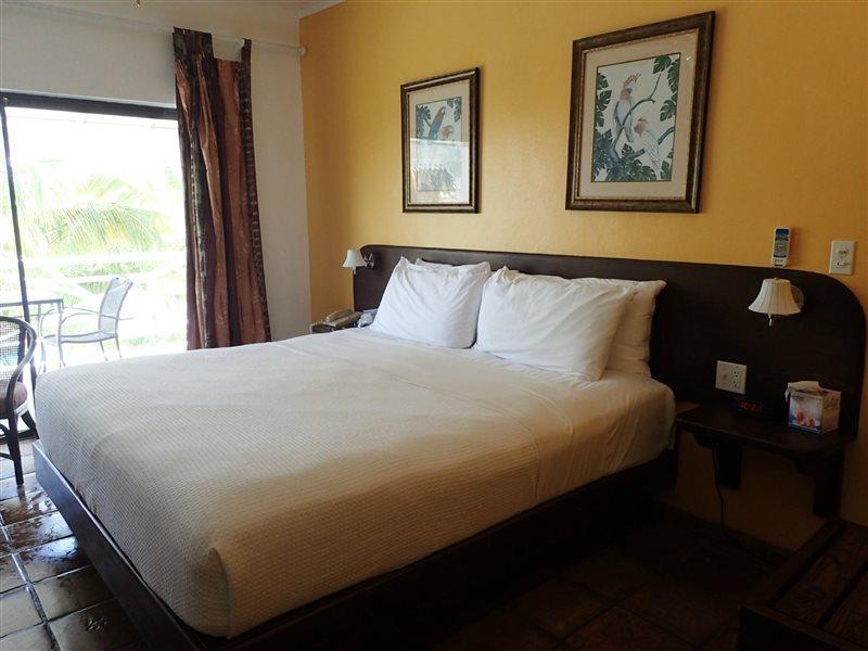 Caribbean Paradise Inn Grace Bay Exterior foto