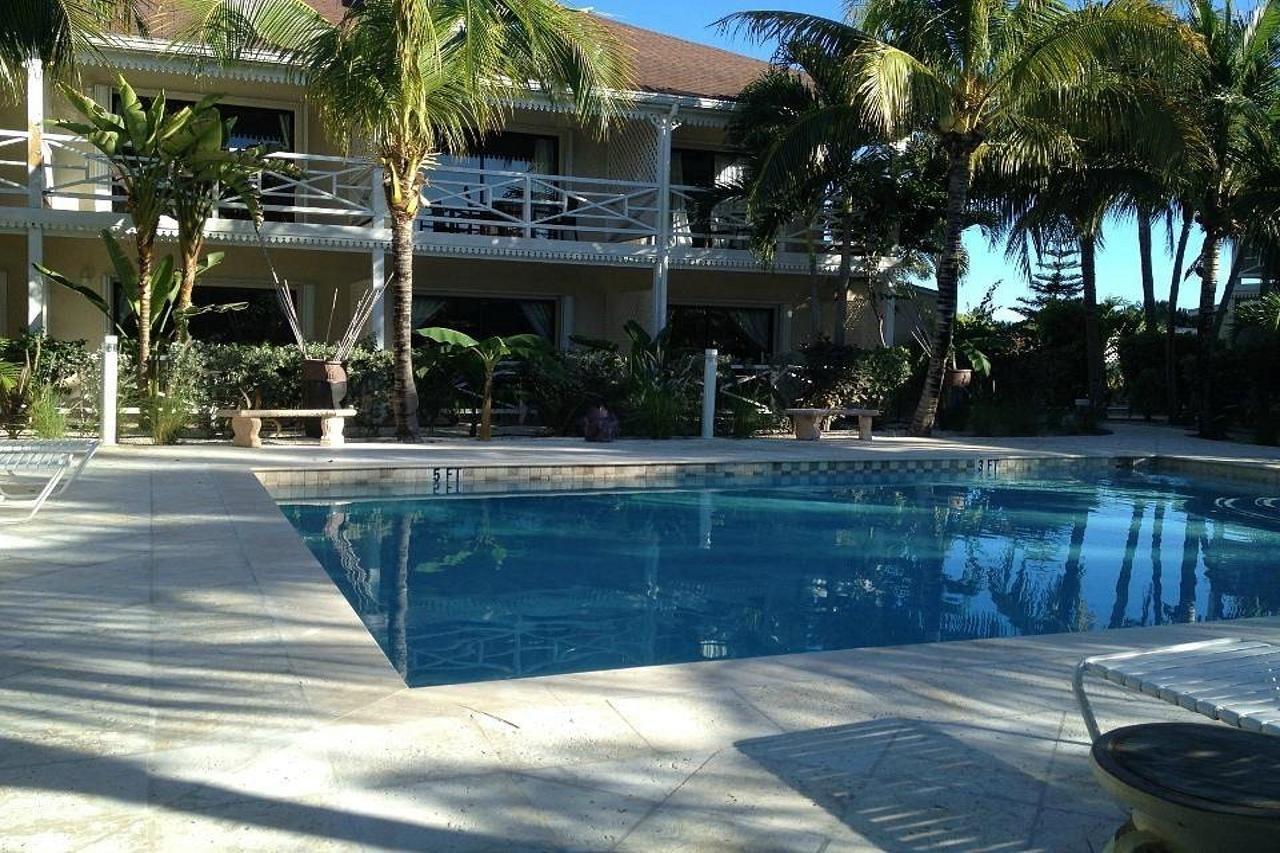 Caribbean Paradise Inn Grace Bay Exterior foto