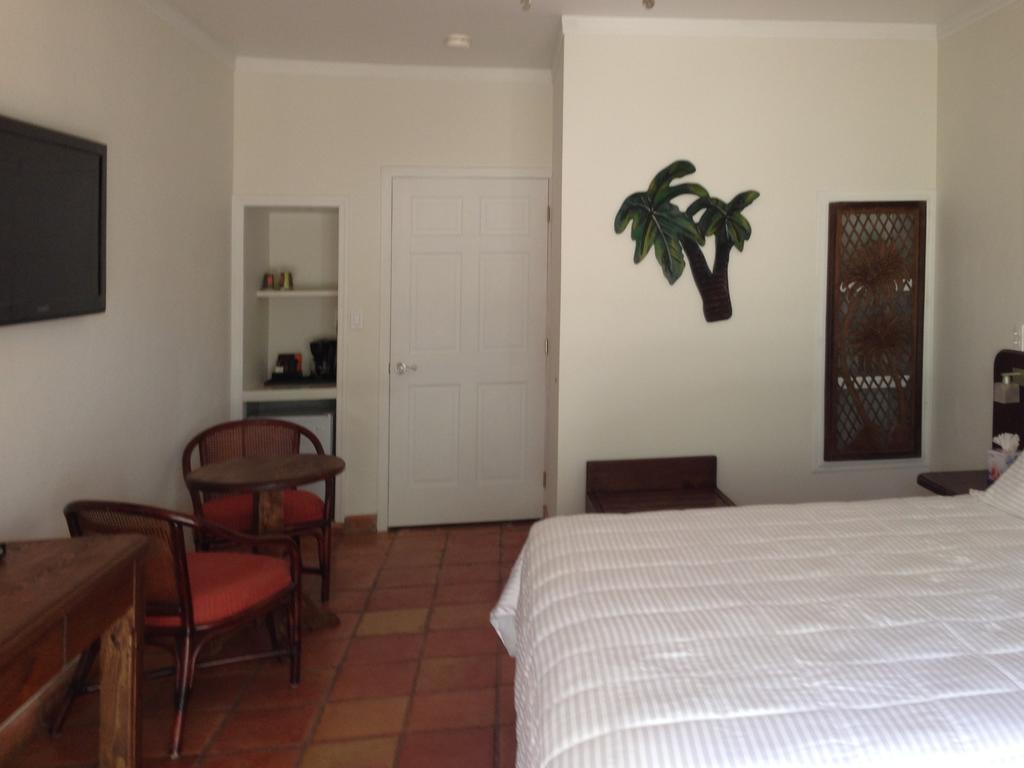 Caribbean Paradise Inn Grace Bay Exterior foto