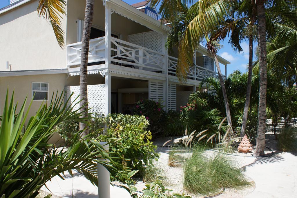 Caribbean Paradise Inn Grace Bay Exterior foto