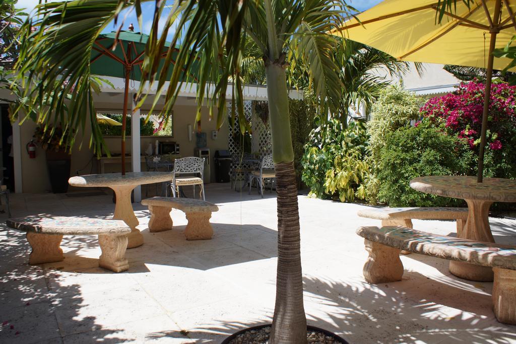 Caribbean Paradise Inn Grace Bay Exterior foto