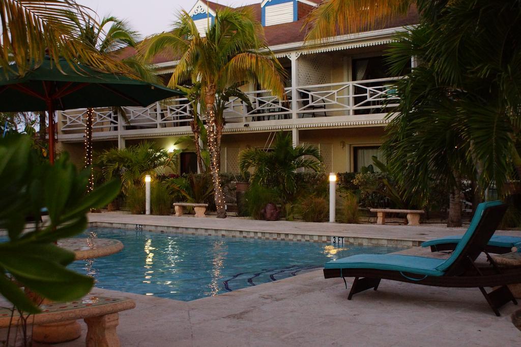 Caribbean Paradise Inn Grace Bay Exterior foto
