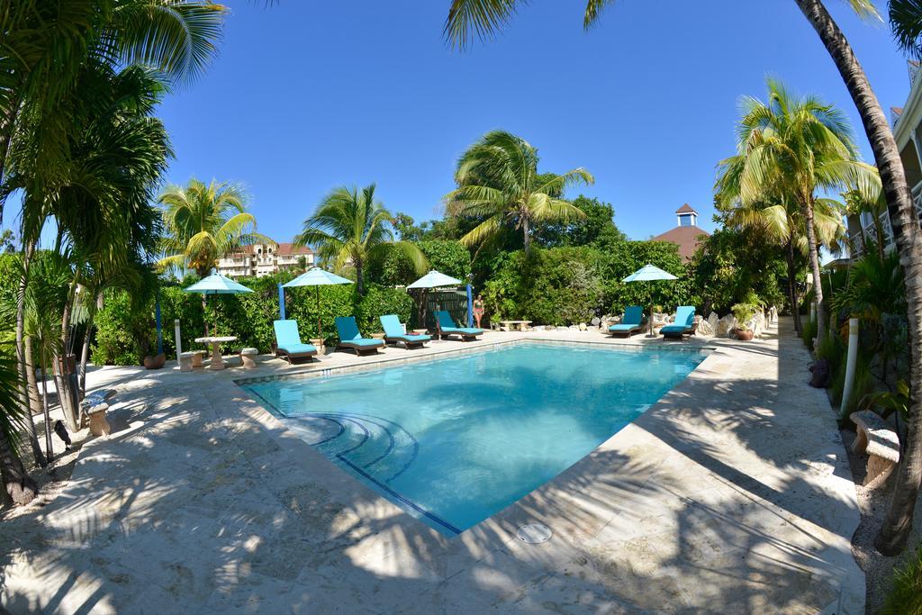 Caribbean Paradise Inn Grace Bay Exterior foto