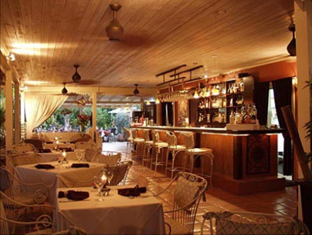 Caribbean Paradise Inn Grace Bay Exterior foto