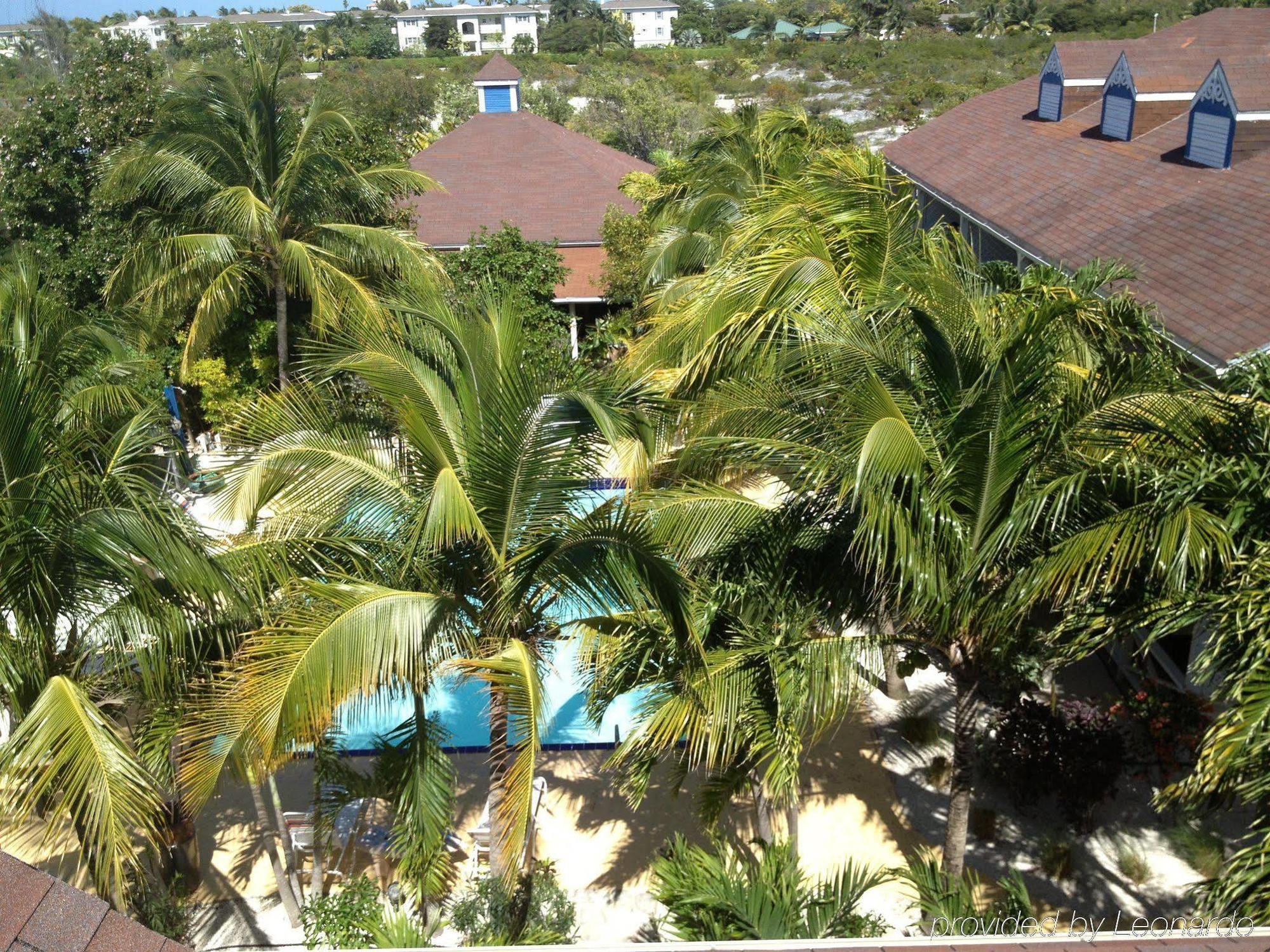 Caribbean Paradise Inn Grace Bay Exterior foto