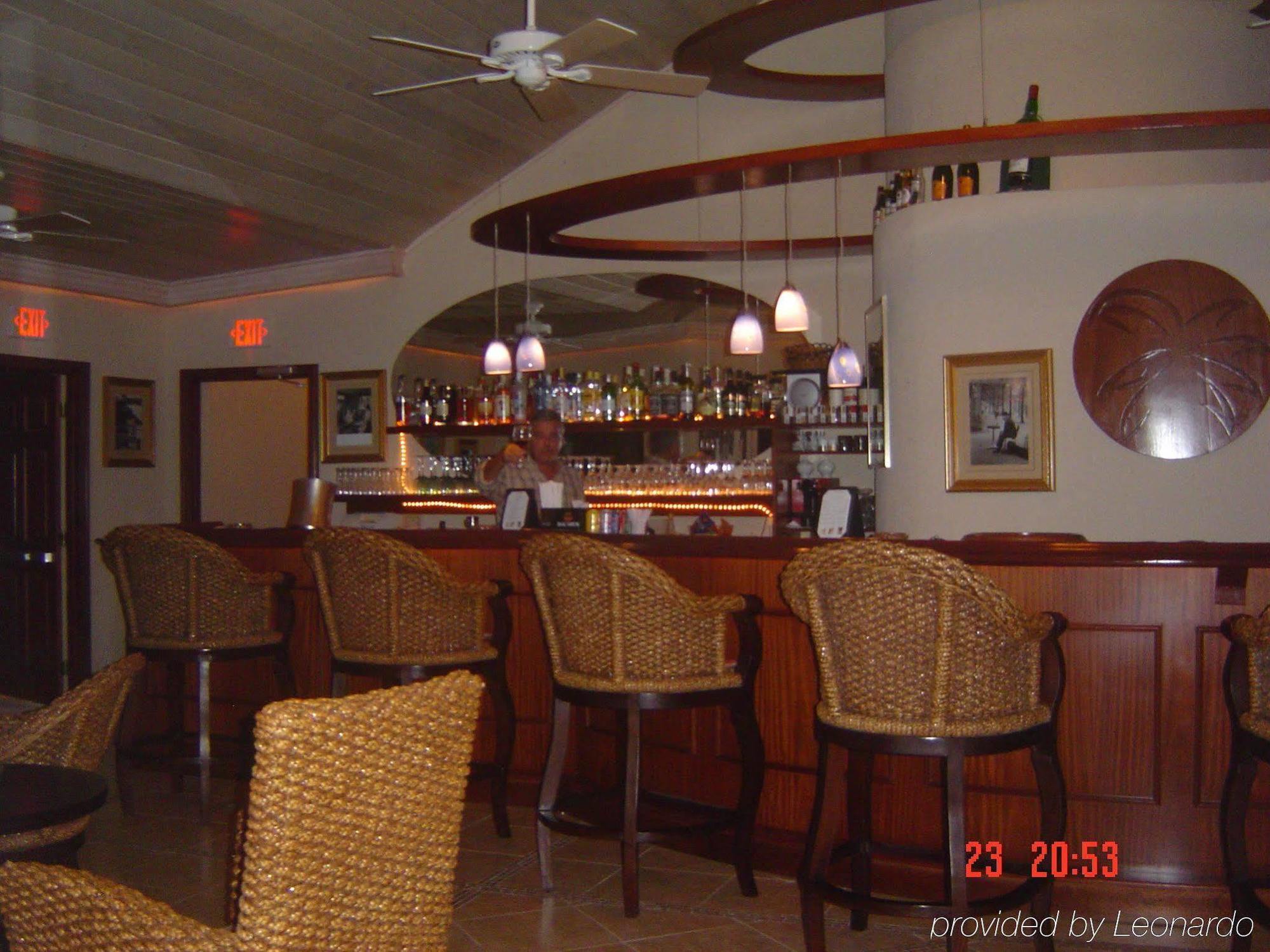 Caribbean Paradise Inn Grace Bay Exterior foto