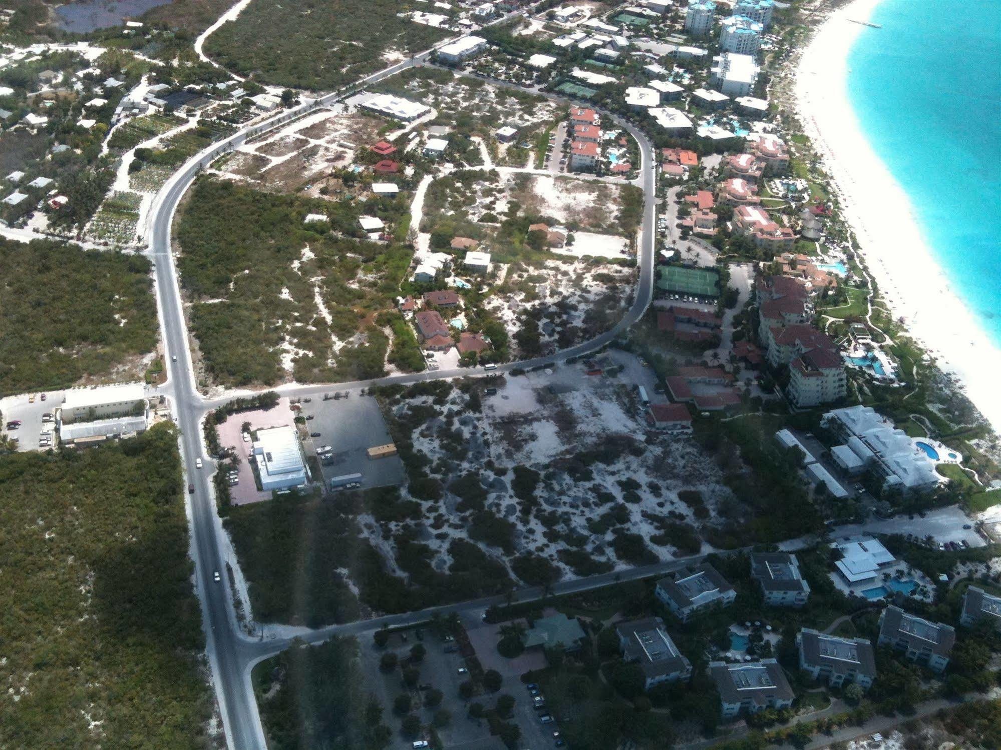 Caribbean Paradise Inn Grace Bay Exterior foto